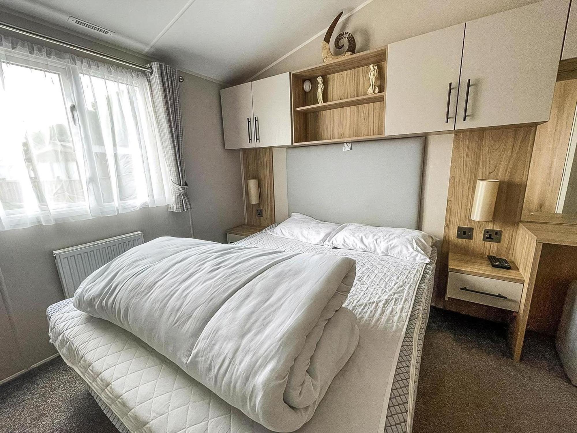 Beautiful Caravan For Hire With A Partial Sea View In Suffolk Ref 32042Az Lowestoft Exteriör bild