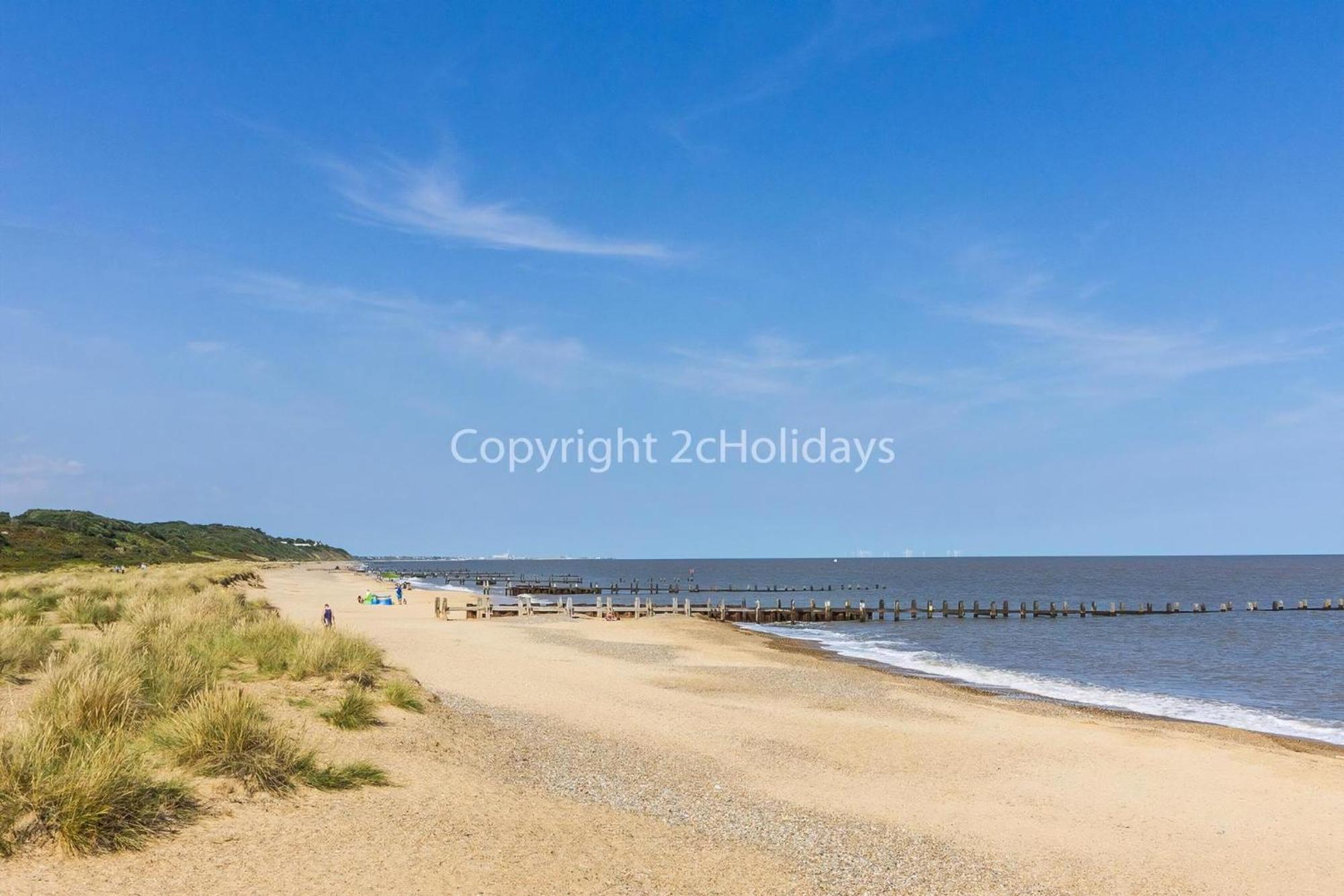 Beautiful Caravan For Hire With A Partial Sea View In Suffolk Ref 32042Az Lowestoft Exteriör bild