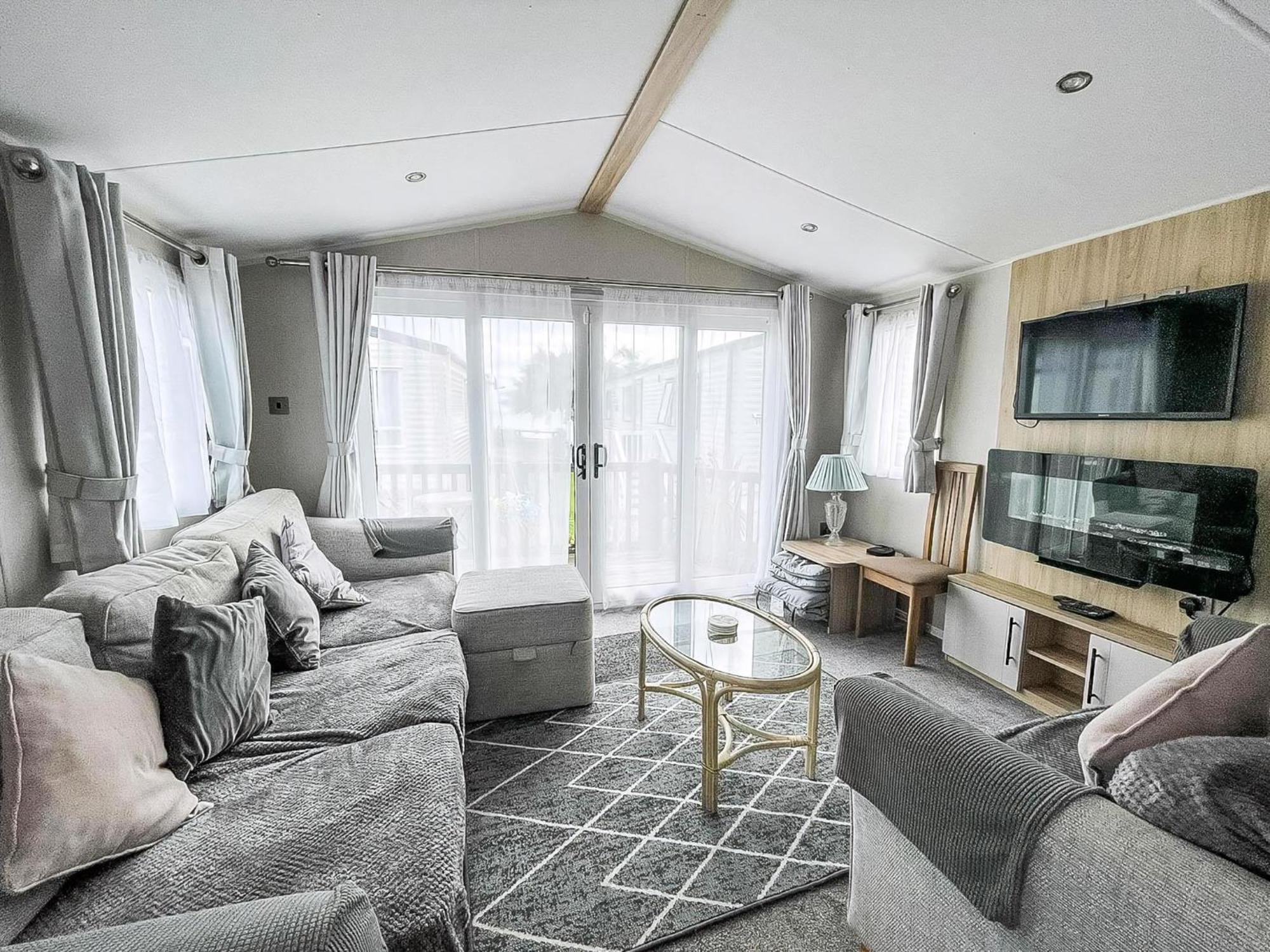 Beautiful Caravan For Hire With A Partial Sea View In Suffolk Ref 32042Az Lowestoft Exteriör bild