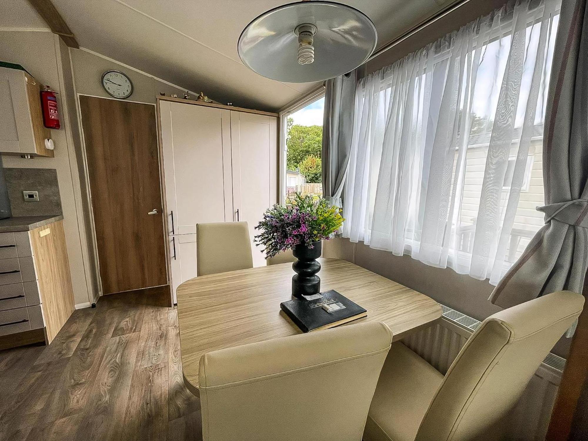 Beautiful Caravan For Hire With A Partial Sea View In Suffolk Ref 32042Az Lowestoft Exteriör bild