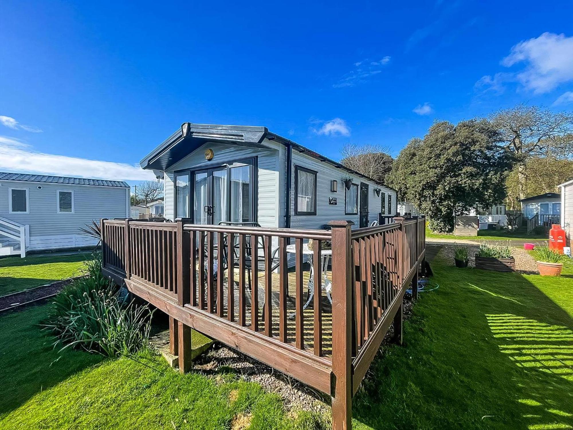 Beautiful Caravan For Hire With A Partial Sea View In Suffolk Ref 32042Az Lowestoft Exteriör bild