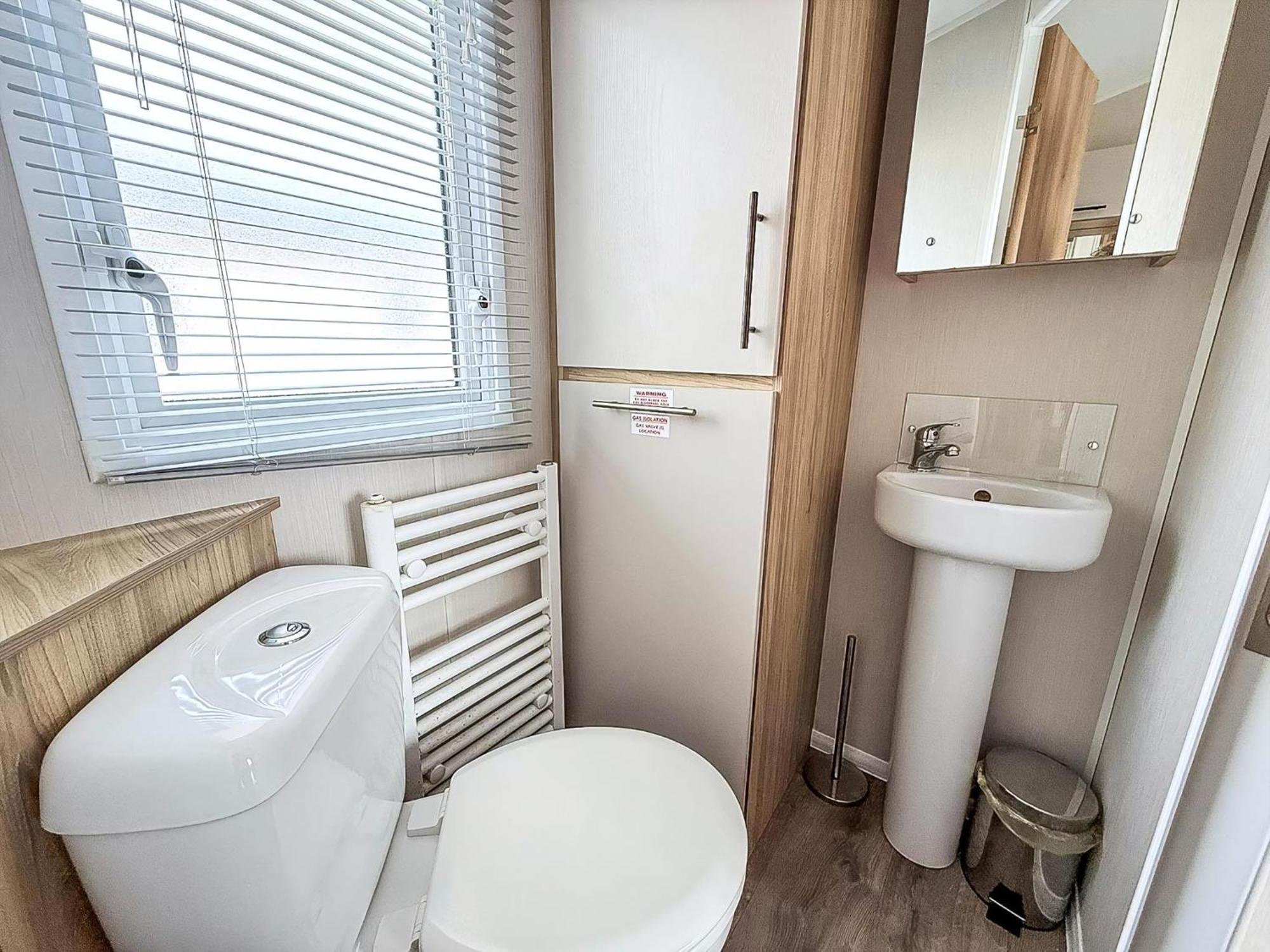 Beautiful Caravan For Hire With A Partial Sea View In Suffolk Ref 32042Az Lowestoft Exteriör bild