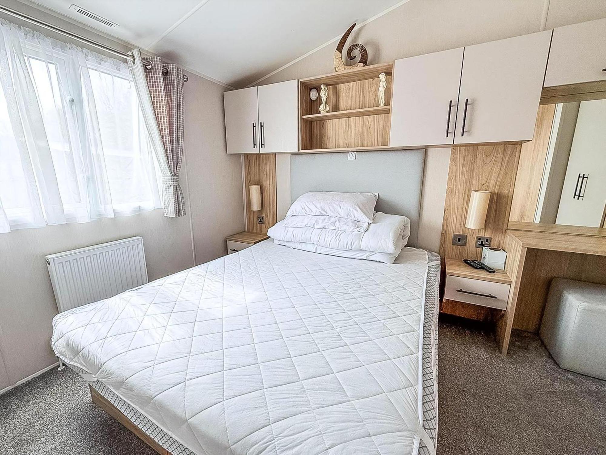 Beautiful Caravan For Hire With A Partial Sea View In Suffolk Ref 32042Az Lowestoft Exteriör bild