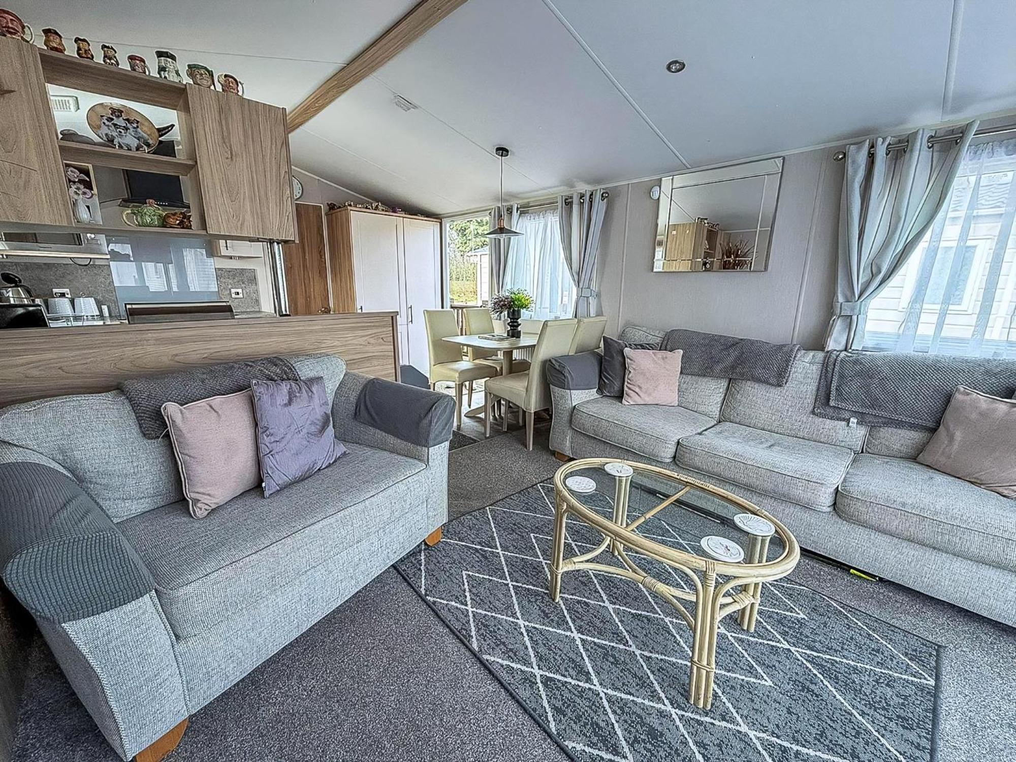 Beautiful Caravan For Hire With A Partial Sea View In Suffolk Ref 32042Az Lowestoft Exteriör bild